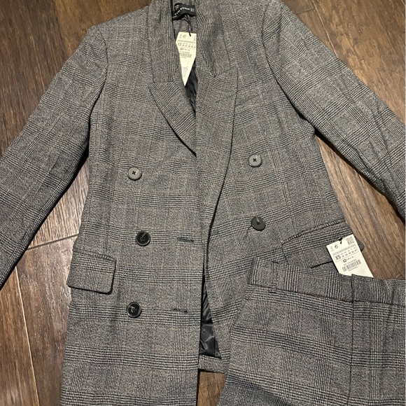 Zara Plaid Double Breasted Blazer and Cropped Pants - Picture 3 of 5